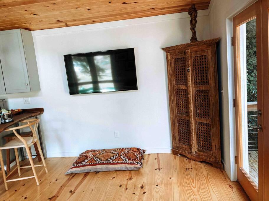 Modern Treehouse, Close To Downtown And Beach ウィルミントン エクステリア 写真
